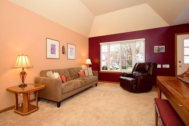 531 Rose Ln, Bartlett, IL 60103 photo 3