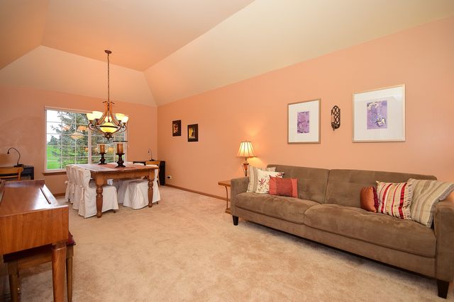 531 Rose Ln, Bartlett, IL 60103 photo 4