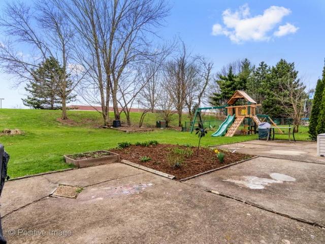 1613 Apache Dr, Naperville, IL 60563 photo 2
