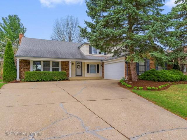 1613 Apache Dr, Naperville, IL 60563 photo 1