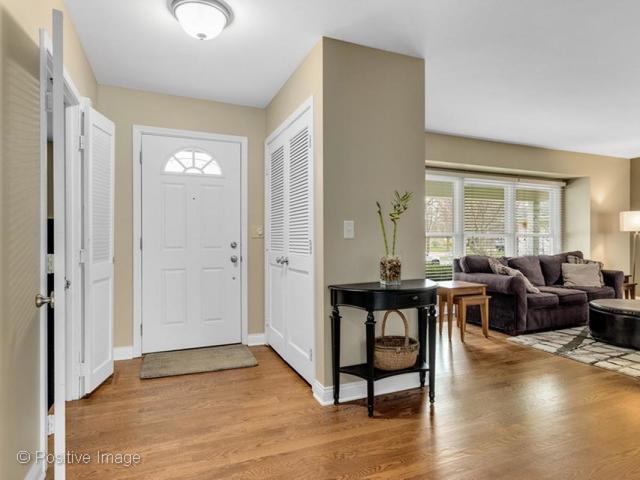1613 Apache Dr, Naperville, IL 60563 photo 3