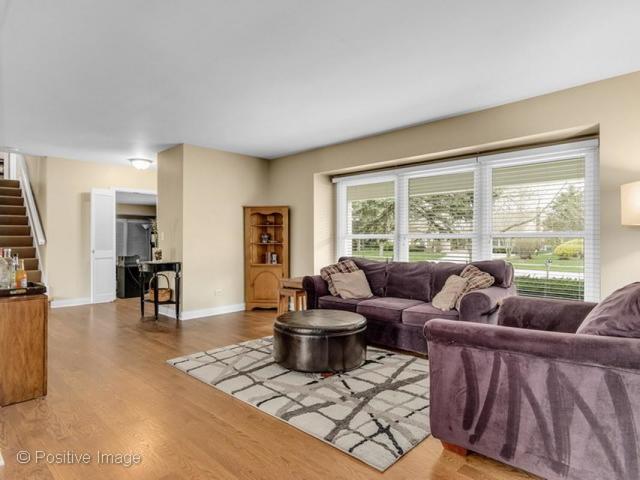 1613 Apache Dr, Naperville, IL 60563 photo 4