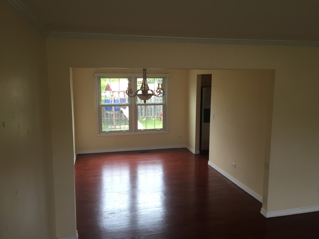 824 Heritage Dr, Mount Prospect, IL 60056 photo 2