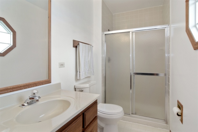 4320 Eisenhower Cir, Hoffman Estates, IL 60192 photo 8