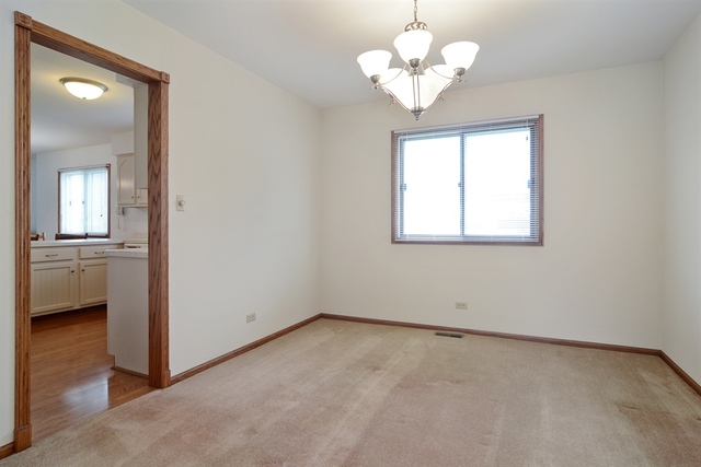 4320 Eisenhower Cir, Hoffman Estates, IL 60192 photo 5