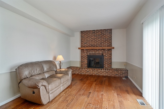 4320 Eisenhower Cir, Hoffman Estates, IL 60192 photo 4
