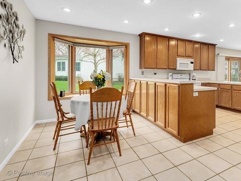 455 S Hickory Ave, Bartlett, IL 60103 photo 5