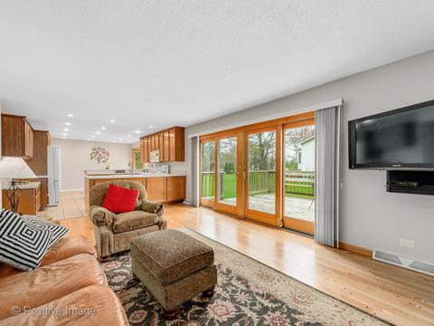 455 S Hickory Ave, Bartlett, IL 60103 photo 4