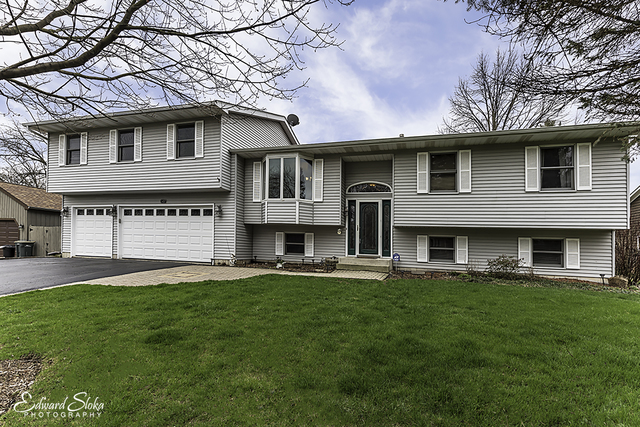 3407 W Fairway Dr, Mchenry, IL 60050 photo 1