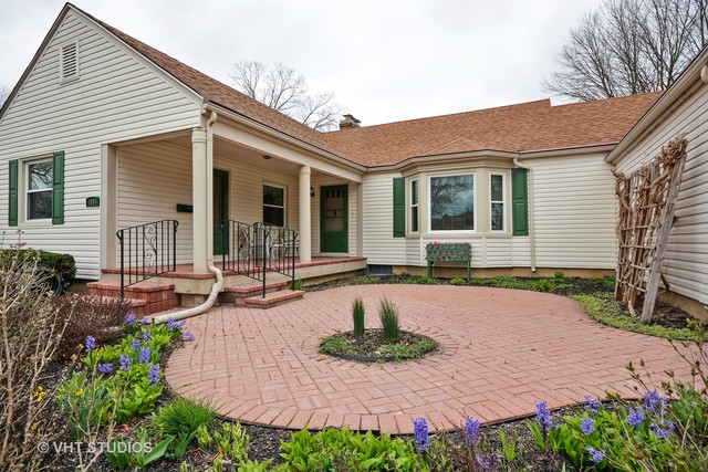 1068 Carr St, Elgin, IL 60123 photo 2