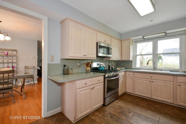 1068 Carr St, Elgin, IL 60123 photo 11