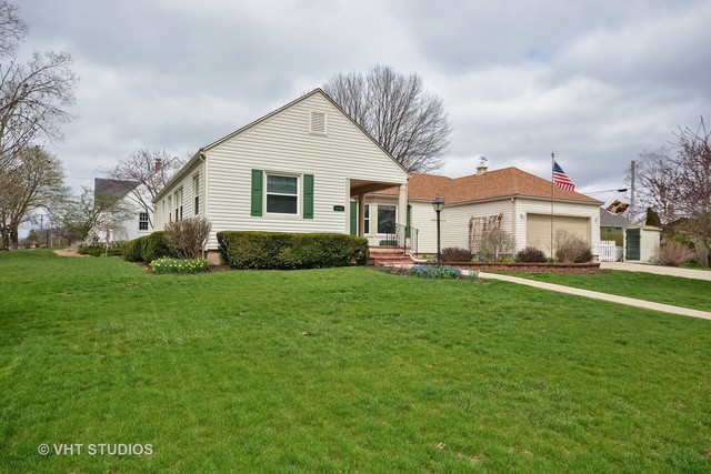 1068 Carr St, Elgin, IL 60123 photo 1