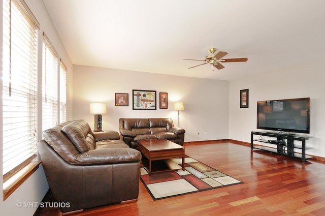 2704 Oasis Dr, Plainfield, IL 60586 photo 8