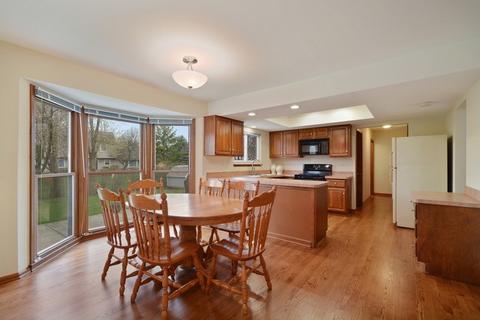 2054 Richton Dr, Wheaton, IL 60189 photo 4