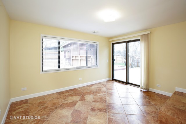 37 W038 Brookside Dr, Elgin, IL 60124 photo 5