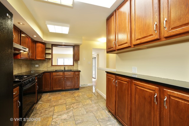 37 W038 Brookside Dr, Elgin, IL 60124 photo 4