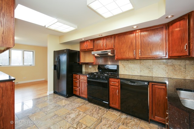 37 W038 Brookside Dr, Elgin, IL 60124 photo 3