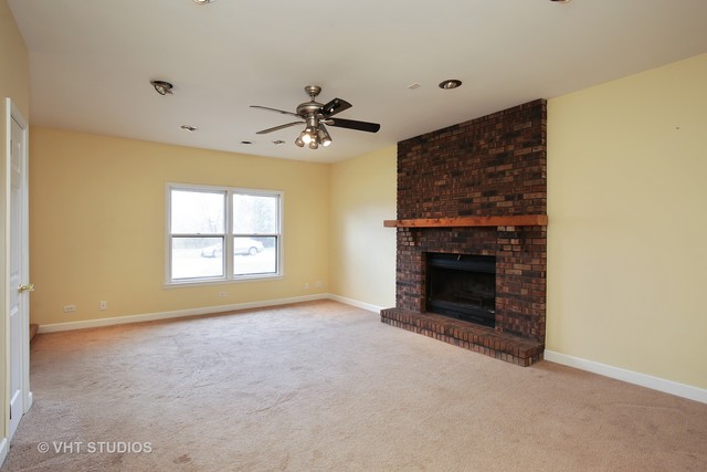 37 W038 Brookside Dr, Elgin, IL 60124 photo 6