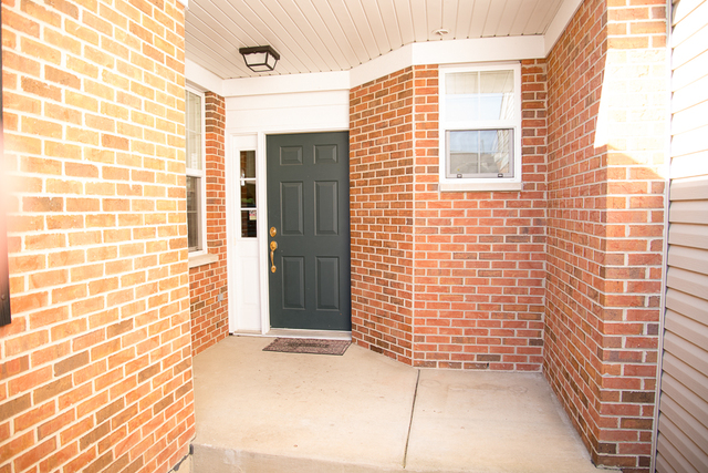 515 Legend Ln, Mchenry, IL 60050 photo 2