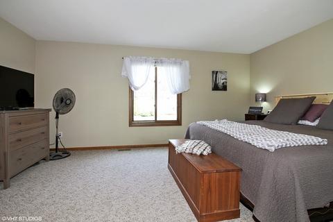 3406 W Lorient Dr, Mchenry, IL 60050 photo 6