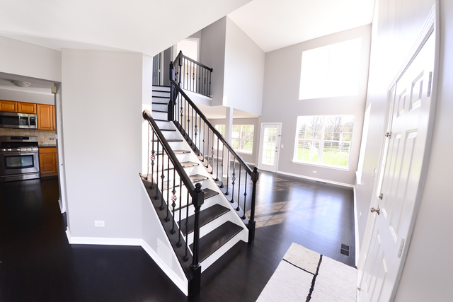 1268 Horseshoe Ct, Bartlett, IL 60103 photo 3