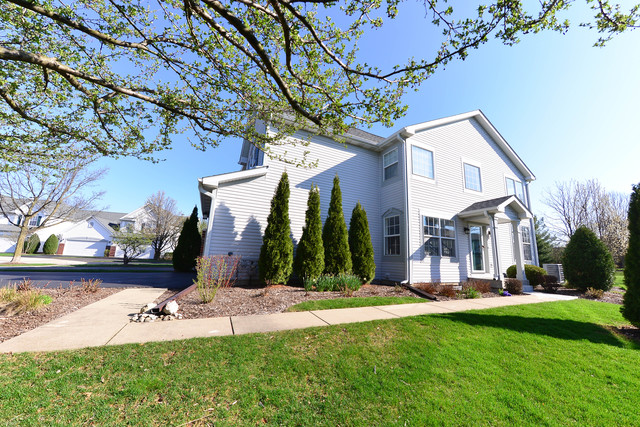 1268 Horseshoe Ct, Bartlett, IL 60103 photo 2