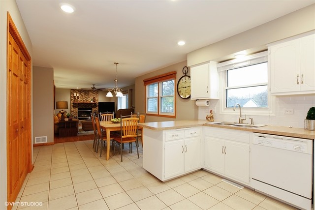 6 S045 Westwind Dr, Naperville, IL 60563 photo 3