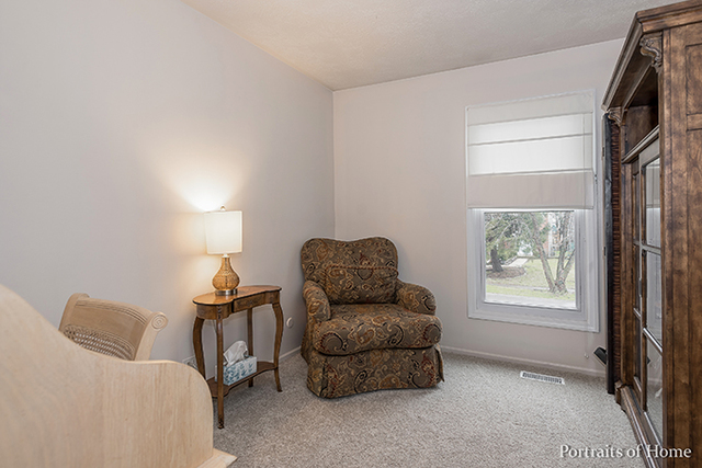 485 Hampton Ln, Roselle, IL 60172 photo 9