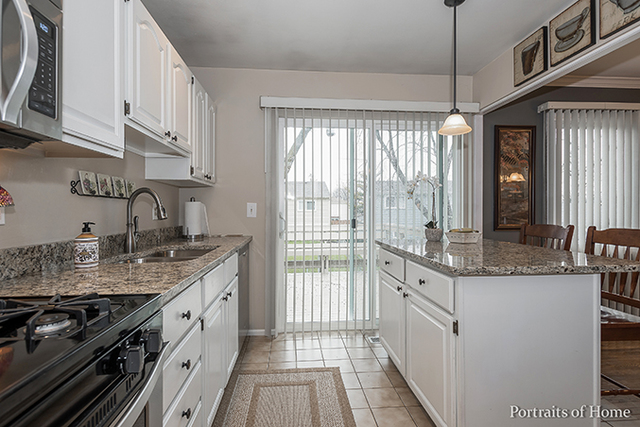 485 Hampton Ln, Roselle, IL 60172 photo 4