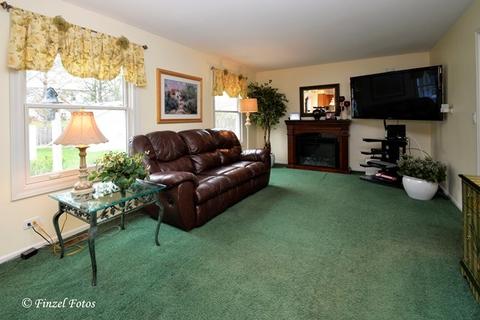 20 Hampton St, Cary, IL 60013 photo 8