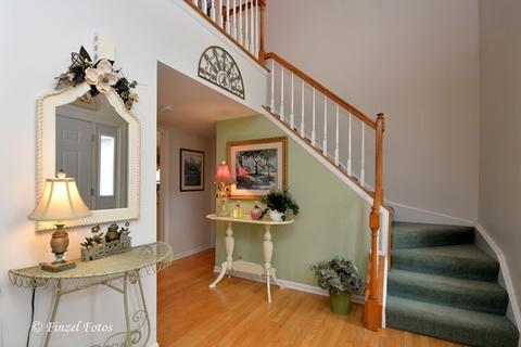 20 Hampton St, Cary, IL 60013 photo 2