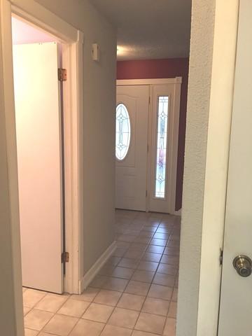 328 E Walnut St, Roselle, IL 60172 photo 2