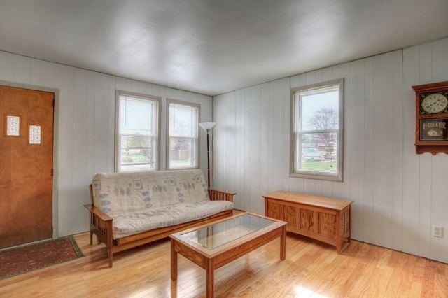 106 E North St, Mansfield, IL 61854 photo 3