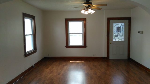 912 Douglas St, Morris, IL 60450 photo 2