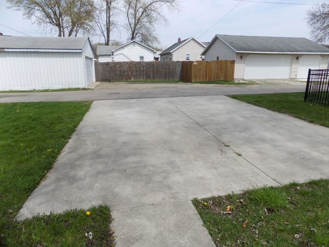 912 Douglas St, Morris, IL 60450 photo 16