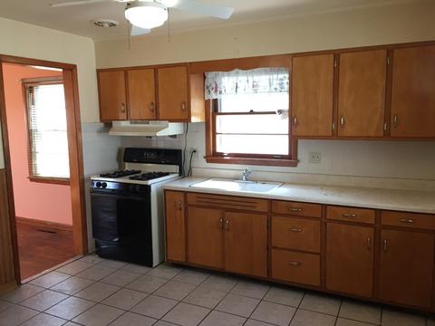 692 Slade Ave, Elgin, IL 60120 photo 3