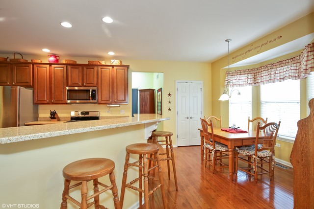 1030 Riviera Dr, Elgin, IL 60124 photo 7