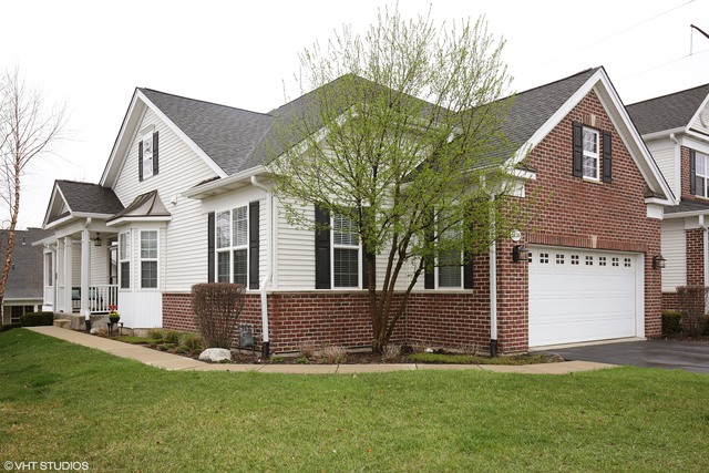 1030 Riviera Dr, Elgin, IL 60124 photo 1