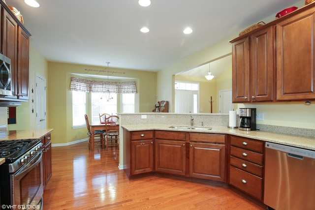 1030 Riviera Dr, Elgin, IL 60124 photo 5