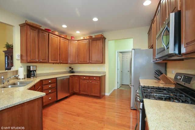 1030 Riviera Dr, Elgin, IL 60124 photo 6