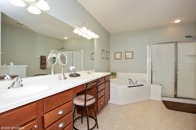 1030 Riviera Dr, Elgin, IL 60124 photo 11