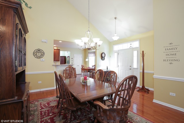 1030 Riviera Dr, Elgin, IL 60124 photo 8