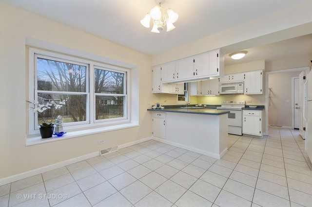 231 Warwick Dr, Naperville, IL 60565 photo 8