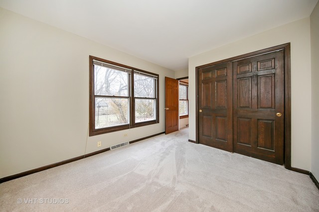 231 Warwick Dr, Naperville, IL 60565 photo 9