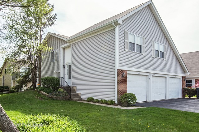 26 Willow Cir, Cary, IL 60013 photo 1