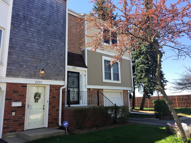 2239 Langdon Pl, Hoffman Estates, IL 60169 photo 1