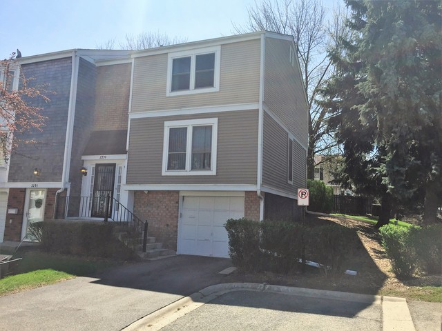2239 Langdon Pl, Hoffman Estates, IL 60169 photo 2