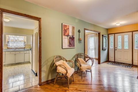 111 E Brookfield Ave, Mount Prospect, IL 60056 photo 6