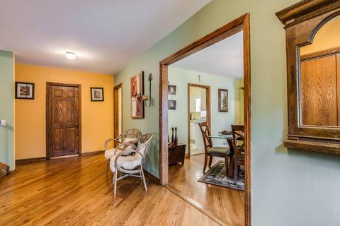 111 E Brookfield Ave, Mount Prospect, IL 60056 photo 4