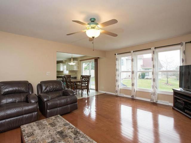 215 Windsor Dr, Bartlett, IL 60103 photo 11